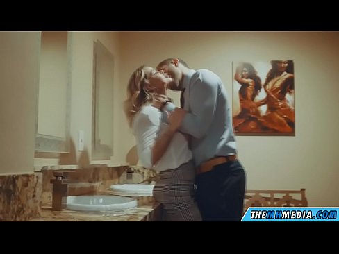 ❤️ Kad krūtiska blondīne pavedina tevi publiskā tualetē ️ Duršanās video pie lv.pornohdmega.ru ❌️❤